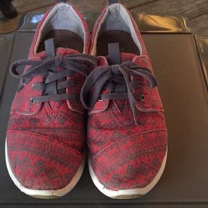 Toms brand soft red print sneakers sz 7.5 wide